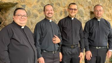 Cuatro sacerdotes sancarleños alegran a la Negrita con nueva canción