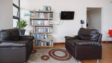 Aprenda gratis a tapizar muebles con el INA
