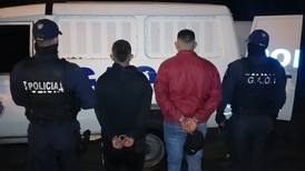 Detienen a dos “golondrinas” que trataron de escapar de policías en La Uruca 