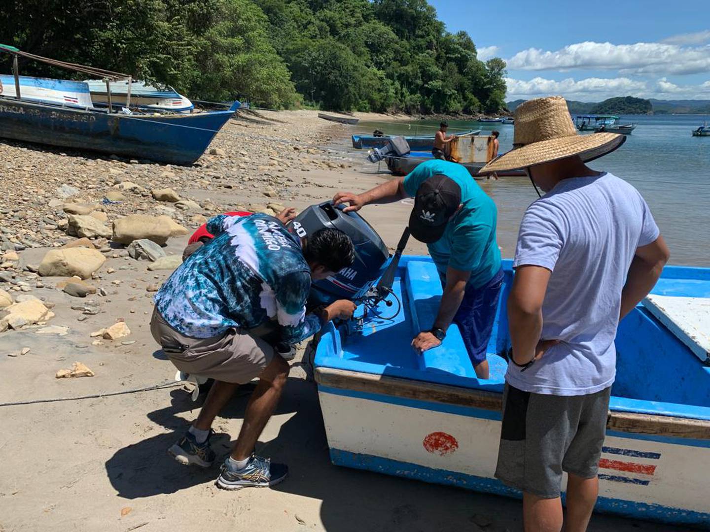 5 familias dedicadas a la pesca artesanal en el sector de El Jobo de La Cruz, en Guanacaste, estrenaron motores fuera de borda gracias al trabajo entre el Instituto de Desarrollo Rural (Inder); el Instituto Costarricense de Pesca y Acuicultura (Incopesca) y el Ministerio de Agricultura y Ganadería (MAG)