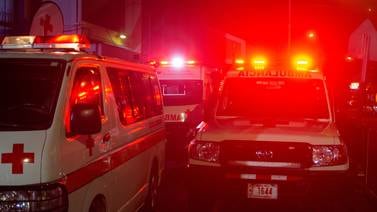 Policía escolta ambulancia con chiquita de seis años que recibió un balazo en el tórax 