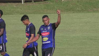Cristian Lagos opacó el debút de Diego Calvo en el Puntarenas FC con un triplete