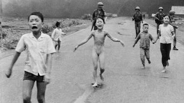 Alemania galardonará a “La Niña del Napalm”, conocida así por icónica foto de la Guerra de Vietnam    