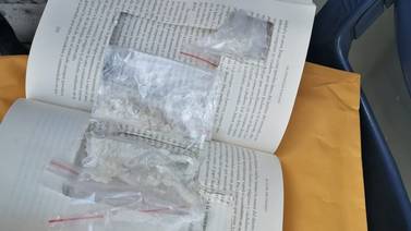 Narcos usan un libro para esconder droga que querían enviar en bus a Nicaragua