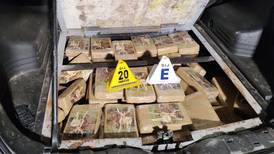 Sujetos evaden retén policial y abandonan carro con 229 kilos de cocaína 