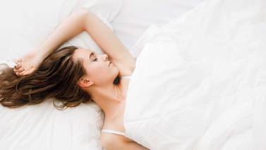 ¿Le cuesta conciliar el sueño? Tome en cuenta estos consejos