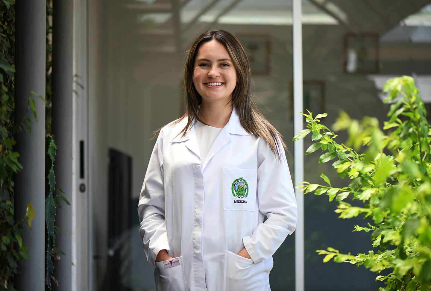La doctora Génesis Soto Chaves, quien con 25 años ya es médica general graduada de la Escuela de Medicina de la Universidad de Costa Rica