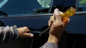 Delincuentes prefieren robar carros menos gastones por el aumento en el precio de la gasolina 