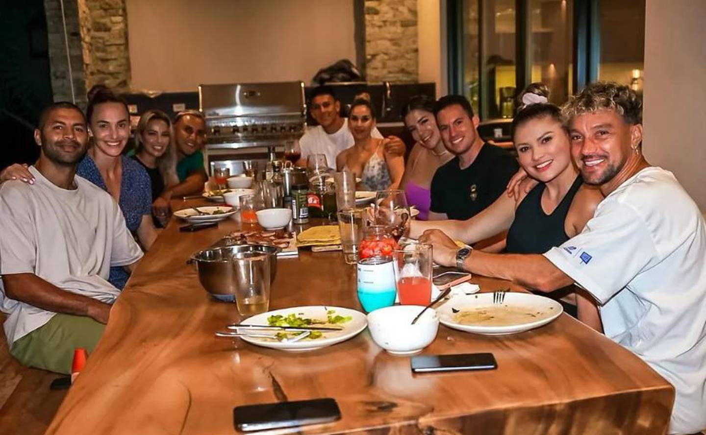 Keylor Navas y sus amigos se divierten de lo lindo en Costa Rica. Instagram.