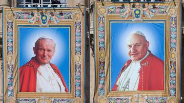 A ponerse con Dios: Católicos celebraron a sus dos papas santos