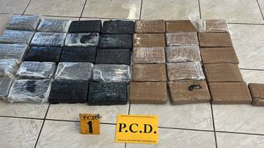 Policía encontró 36 paquetes de cocaína dentro de un buque 