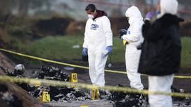 67 muertos por estallido de ducto de gasolina huequeado por ladrones en México