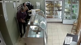 ¡Qué injusticia! Video muestra el asalto a una panadería