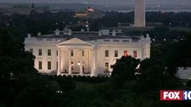 Extrañas luces rojas en la Casa Blanca tienen picados a los gringos