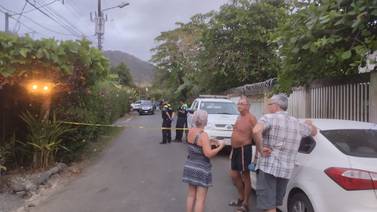 De 20 balazos matan a un papá de 44 años dentro de un carro en Jacó 