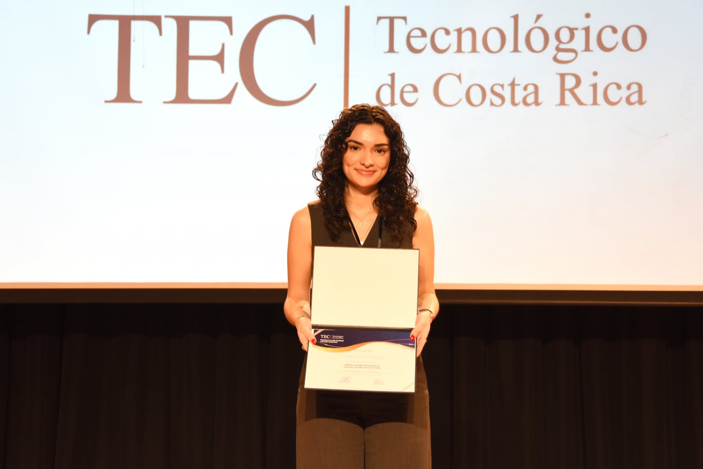 Natalia Orozco Delgado, estudiante del colegio público Científico de Alajuela, obtuvo el mayor puntaje posible en el Proceso de Admisión 2023-2024 para ingresar al Tecnológico de Costa Rica (TEC). Es decir, logró 800 puntos de 800 posibles