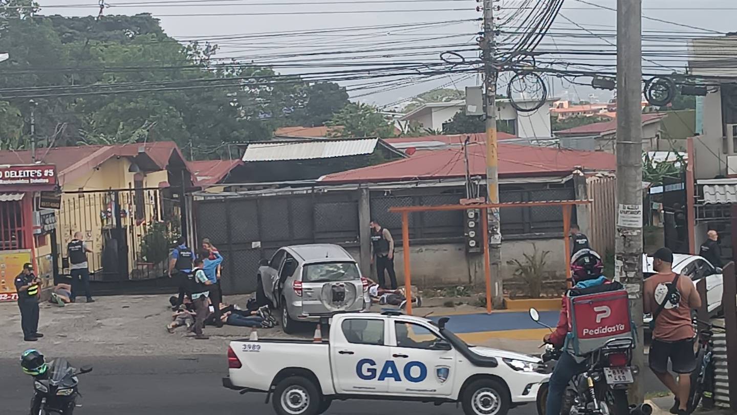 Detienen a sujetos fuertemente armados en Desamparados de Alajuela.