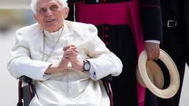 El papa emérito Benedicto XVI continúa “estable”, según el Vaticano