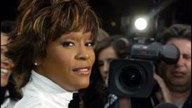 Mundo picante: Afirman que prima abusó de Whitney Houston