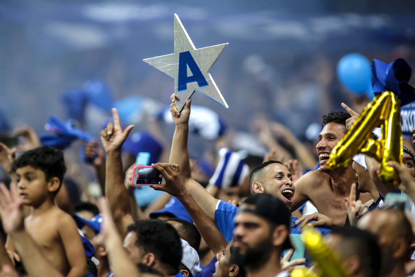 El Cruzeiro de Belo Horizonte, propiedad del exastro brasileño Ronaldo "El Fenómeno", garantizó este miércoles su regreso en 2023 a la primera división del fútbol de Brasil, luego de jugar tres temporadas en la Serie B