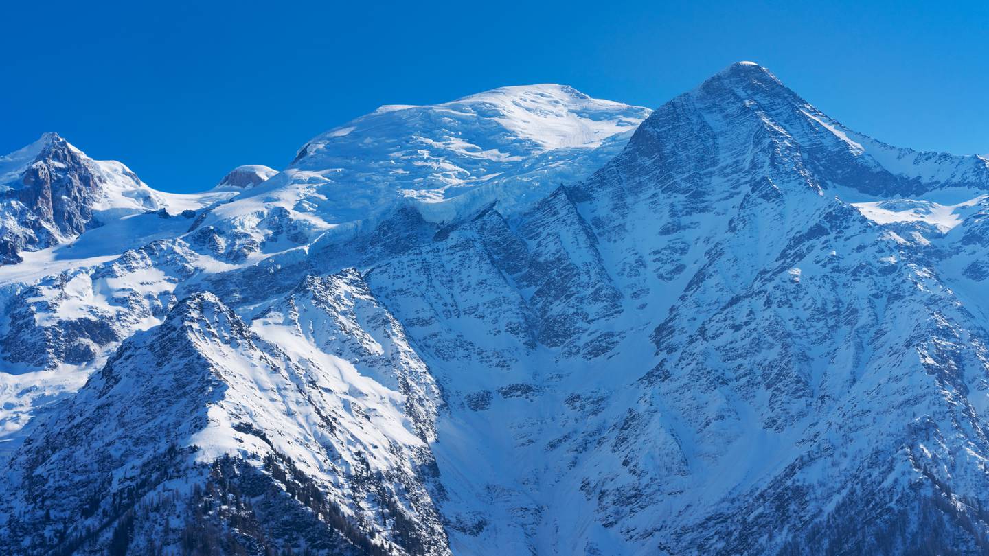 El Everest tiene aproximadamente un tercio de la presión atmosférica que existe a nivel del mar. Foto: Freepik.