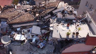Saqueadores roban en comercios y casas tras el terremoto de Turquía