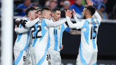 Selección de Argentina sin correr mucho derrotó a El Salvador