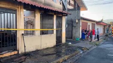 (Video) Cuerpo de hombre que falleció en incendio fue hallado en la parte trasera de su casa