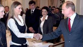 Firman petición para echar a la amante de Vladimir Putin de Suiza