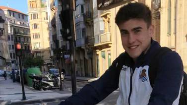 Chamaco rescata a su equipo del descenso en España y regresa a casa en bicicleta