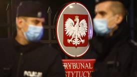 Polonia: Cae asesino en fuga por no andar mascarilla