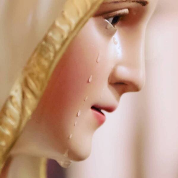 Video) Grupo católico afirma que imágenes de la Virgen lloran - La ...