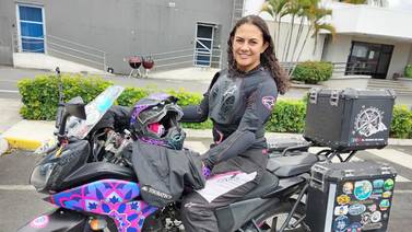 Colombiana que recorre América en moto lleva mes y medio en Costa Rica 
