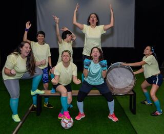 Un equipo de fútbol femenino se juega un partido que marcará el destino de sus siete protagonistas,