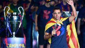 Xavi abre una nueva era en el Barça como heredero de Cruyff y Guardiola