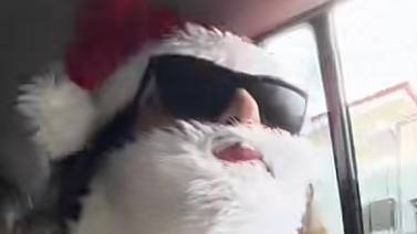 Jóvenes vestidos de Santa le dieron una linda Navidad a personas en situación de calle 