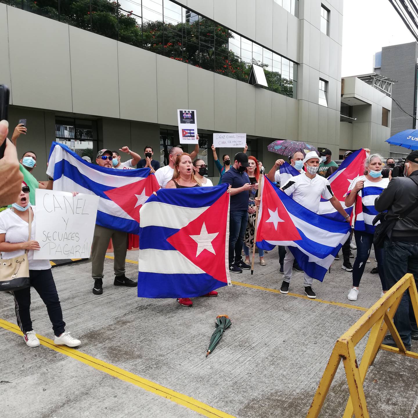 Manifestación pacífica que este 13 de julio organizó la comunidad cubana que vive en Costa Rica en la cual pidieron por un alto a las muertes de sus paisanos en la isla y el fin de la dictadura.