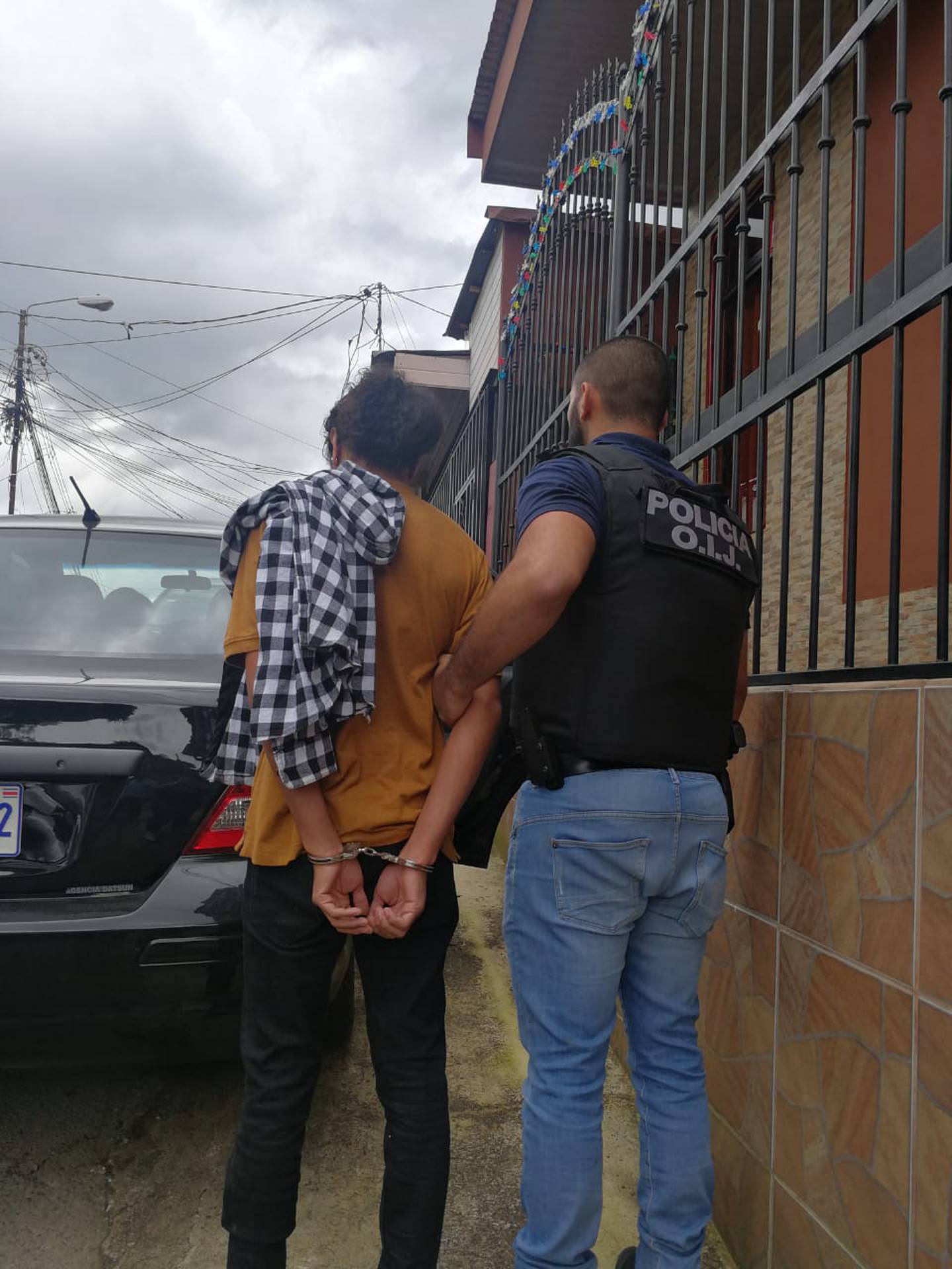 OIJ detiene a cinco sujetos en Alajuelita como sospechos de asesinar a golpes a un hombre. Foto OIJ.