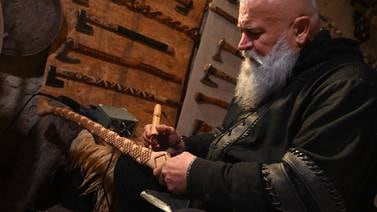 Hombre “se hizo” vikingo después de ver popular serie sobre guerreros navegantes