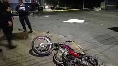 Conductor mata a motociclista y se da a la fuga