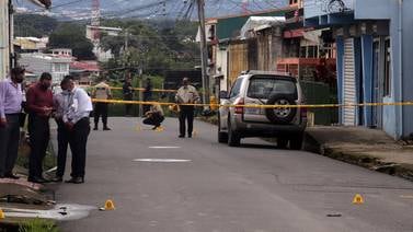 Pistoleros en moto mataron a dos hombres en Cinco Esquinas de Tibás 