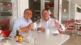 El presidente de Alajuelense Fernando Ocampo también se tomó un cafecito con Eli Feinzaig
