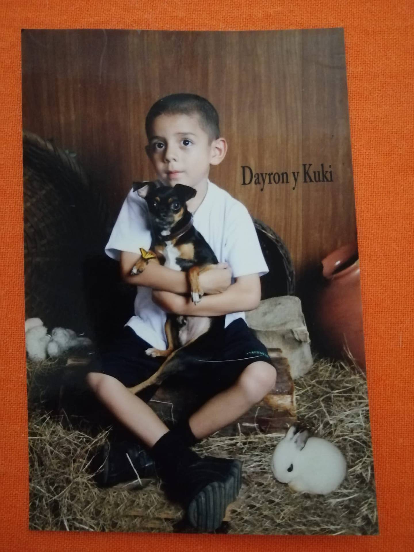 Candy Ramírez Porras nos contó que en su familia, en especial su hijo Dayron, sufrieron mucho con la muerte del perrito Kuqui en el 2016. Kuqui fue cremado.