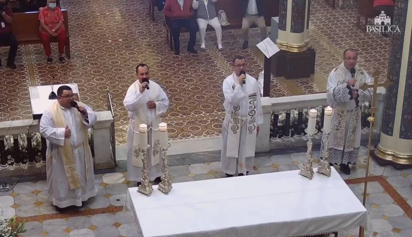 Ruah Cantando Vida es el grupo integrado por cuatro sacerdotes de San Carlos que le dedicaron una canción a La Negrita el 26 de julio del 2021 en la propia basílica de Nuestra Señora de Los Ángeles en Cartago