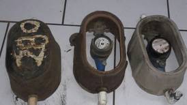 Caen dos bichos que robaban medidores de agua en Jacó