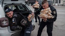 Entregar pan en ciudad ucraniana de Lyman puede costar la vida