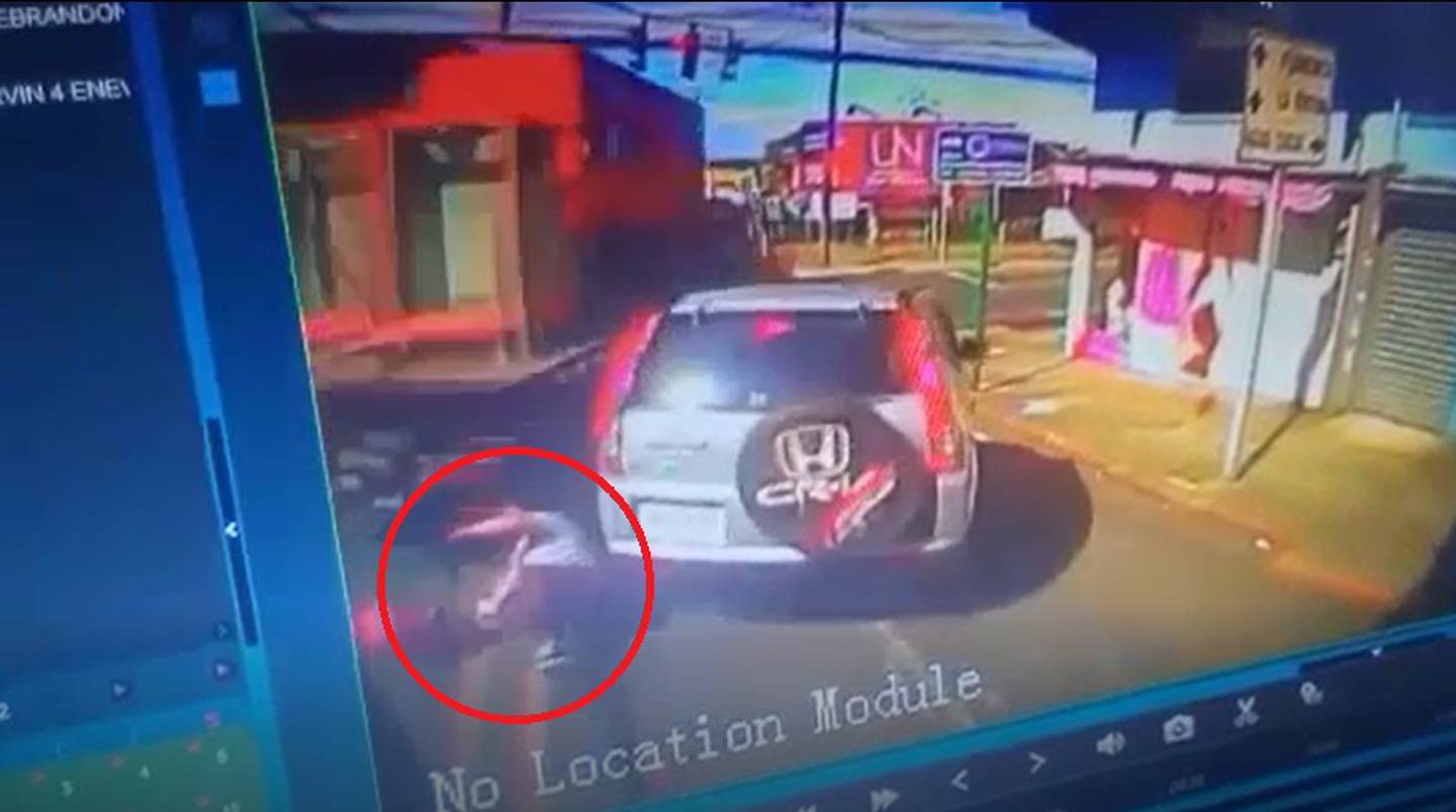 Mujer sobrevive a atropello de camión en Ciudad Quesada. captura de pantalla.