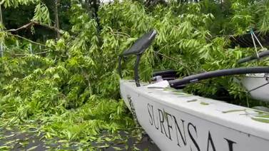 Lluvias y fuertes vientos causaron desastres en Jacó (video)