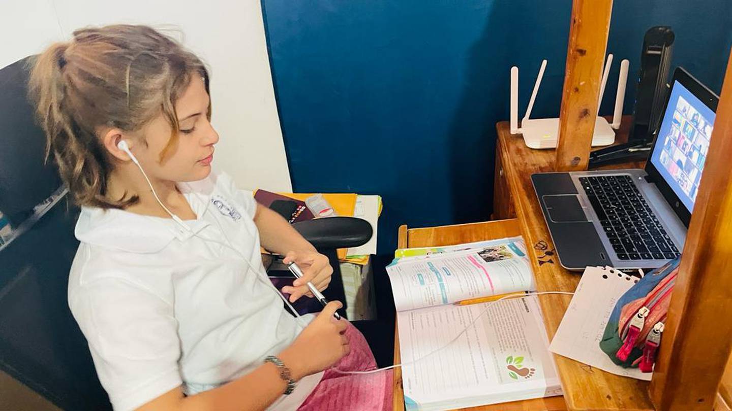 Isabella Rosales Vargas tiene 12 años, vive en Pavas y está convencida de que cualquier sueño que tenga lo puede transformar en realidad, es por eso que muy segura dice: “Mi sueño es ser la primera mujer en ir al espacio con una prótesis”