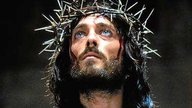 Así es la vida del actor Robert Powell, 46 años después de darle vida a Jesús de Nazaret 